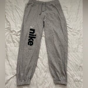 Grey Nike sweat pants, good quality, in great condition, super soft and comfy